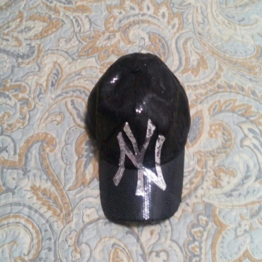 VS pink New York Yankees cap